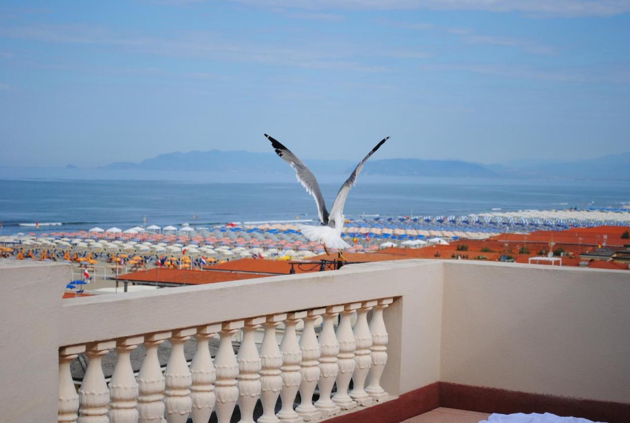 Villa Tina Hotel ヴィアレッジョ エクステリア 写真