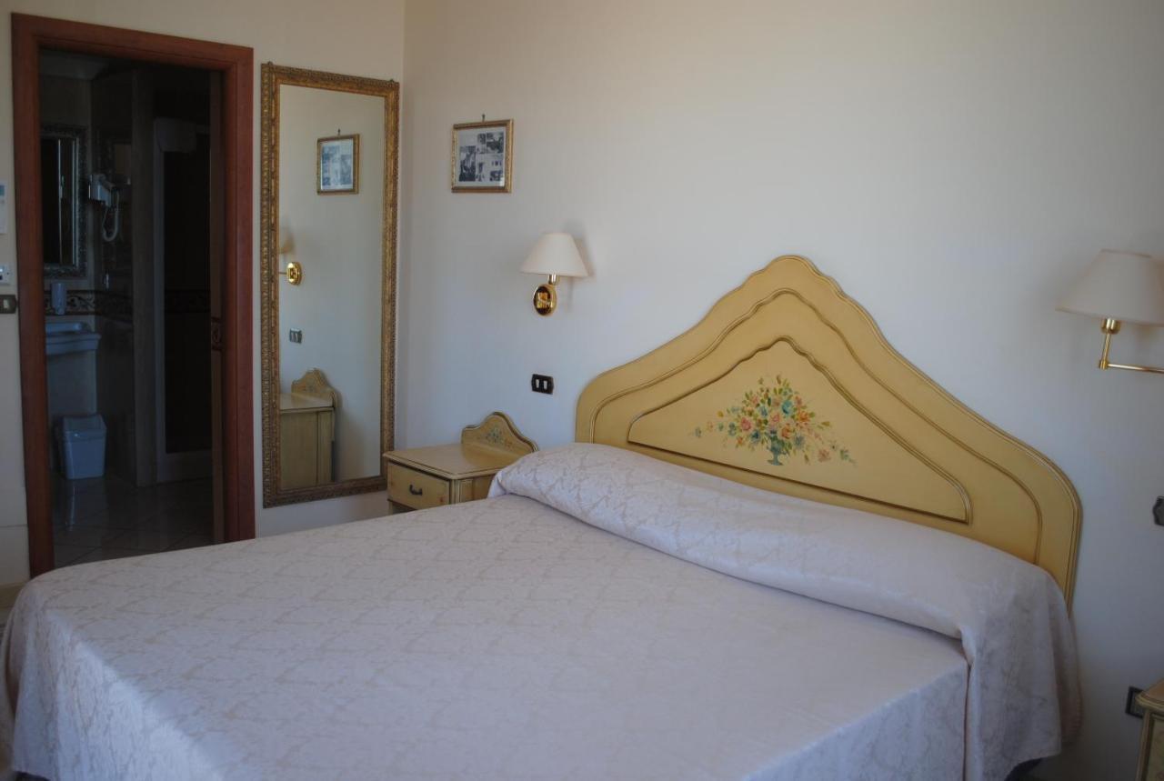 Villa Tina Hotel ヴィアレッジョ エクステリア 写真