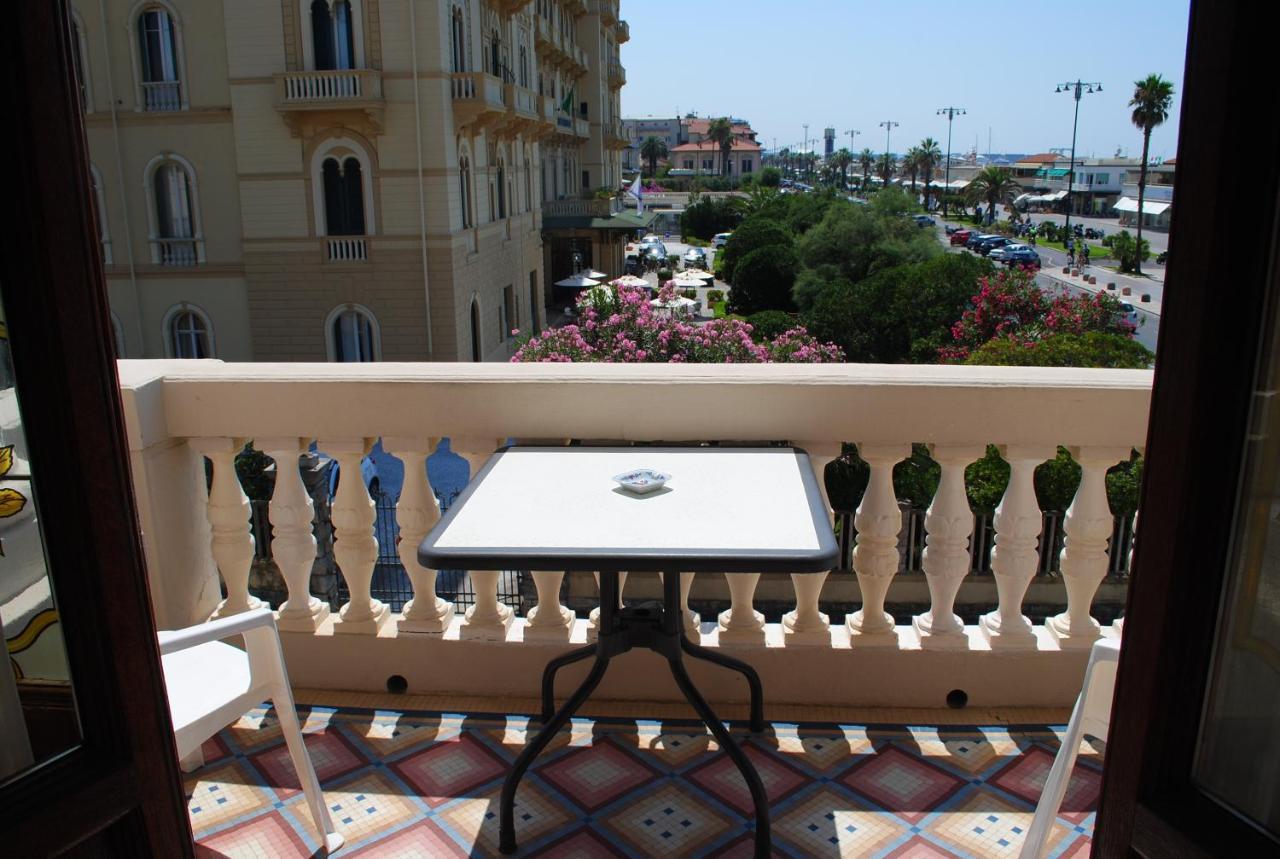 Villa Tina Hotel ヴィアレッジョ エクステリア 写真