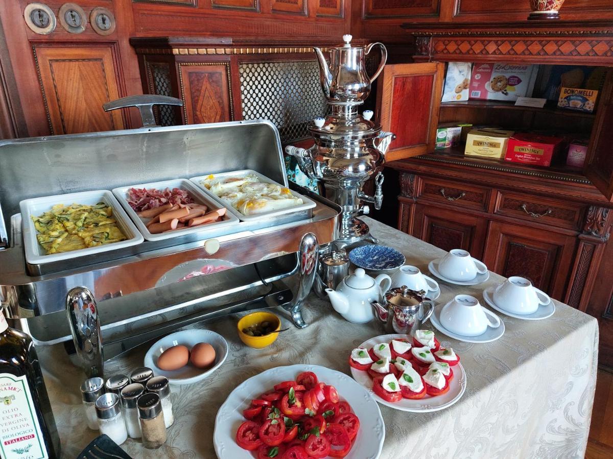 Villa Tina Hotel ヴィアレッジョ エクステリア 写真