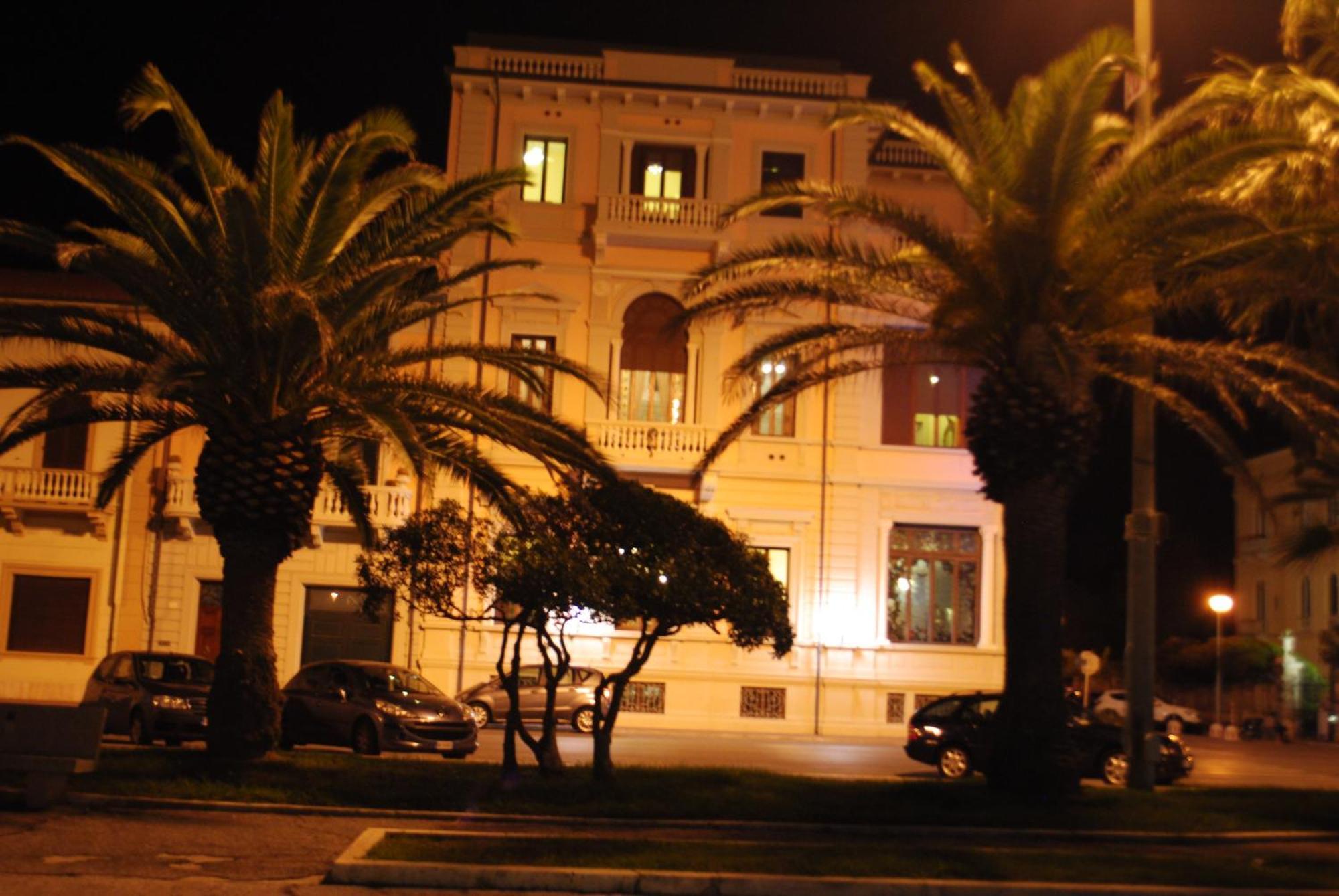 Villa Tina Hotel ヴィアレッジョ エクステリア 写真